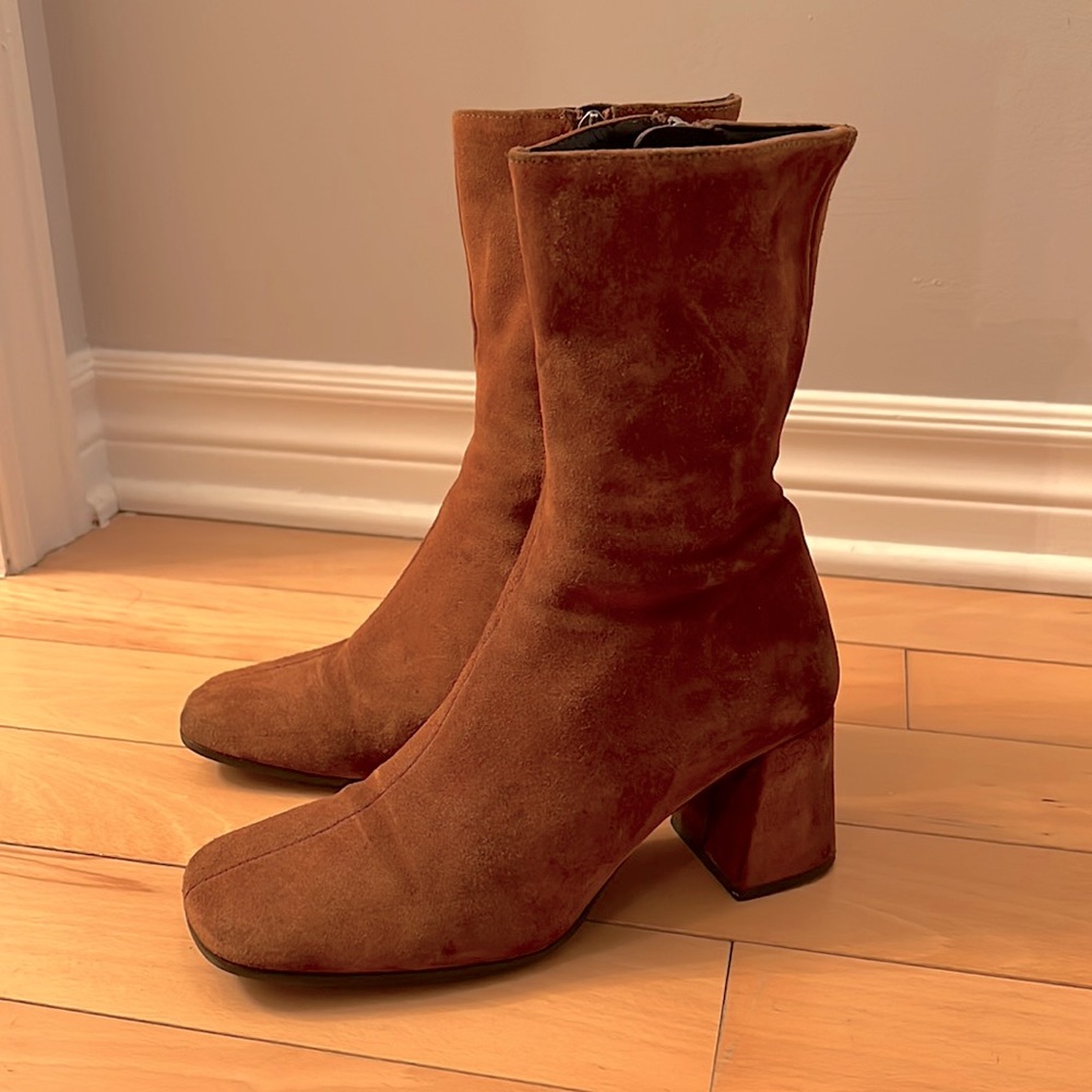 L’Intervalle (Montréal based company), brown suede boot, size 38